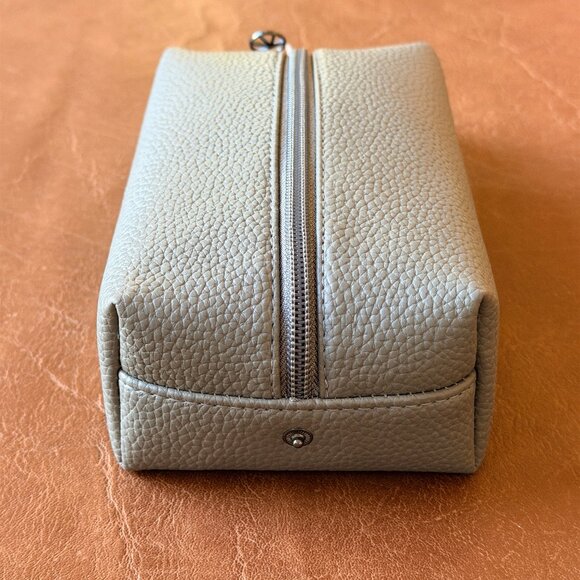 The United Airlines Therabody Polaris Business Class Amenity Kit - Picture 4 of 14